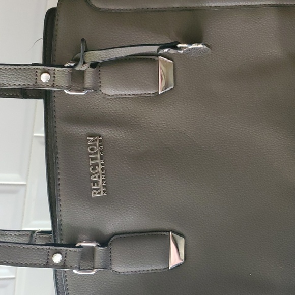 Kenneth Cole reaction soft leather olive green handbag. - Picture 2 of 4